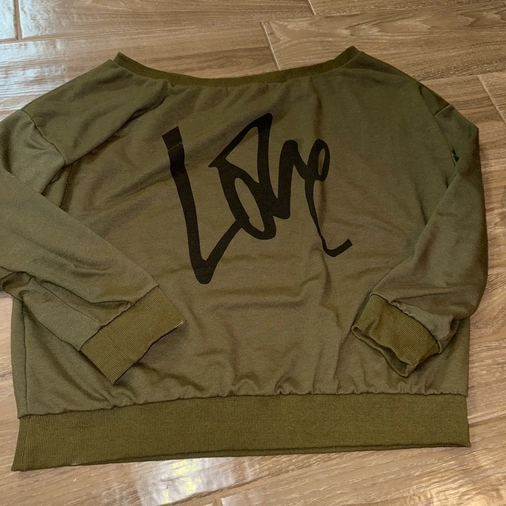 Nancy Rose Women's 2XL Off-Shoulder Love Sweatshirt olive green